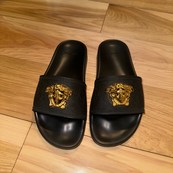 100% Authentic VERSACE Palazzo Pool side slides - Picture 4 of 5